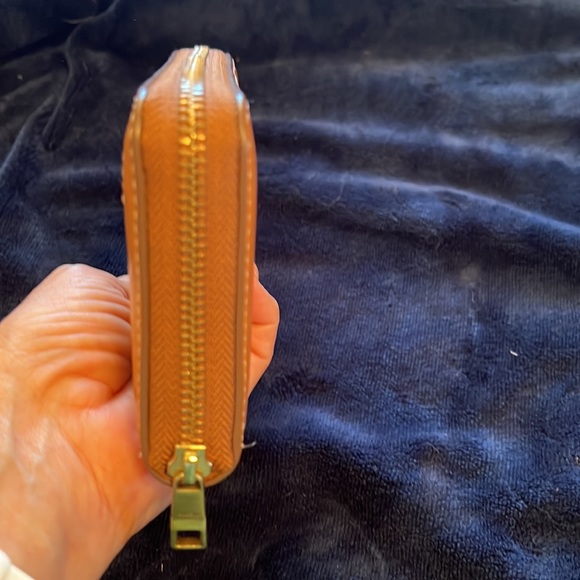 FOSSIL ZIP AROUND WALLET - Picture 5 of 10